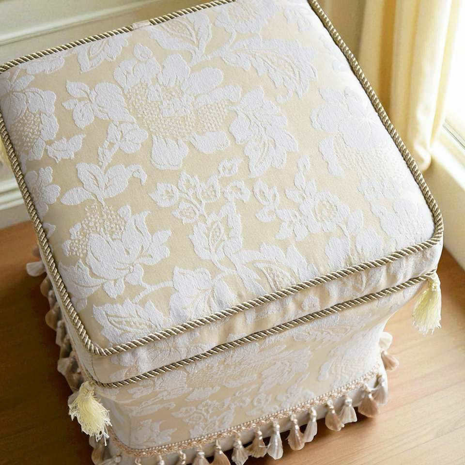 ヨーロピアン アンティーク調 タッセル付き スツール 画像5