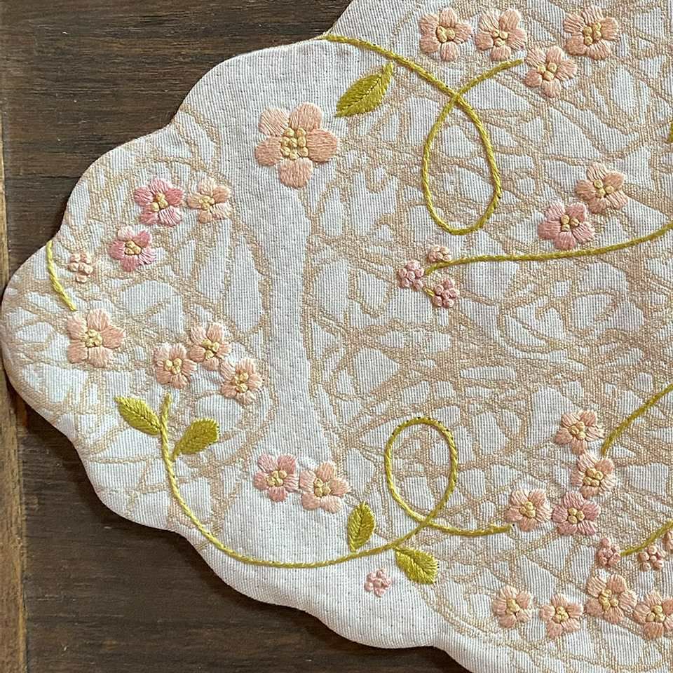 テーブルセンター 手刺繍 小花刺繍 敷物 ファブリック インテリア雑貨 画像2