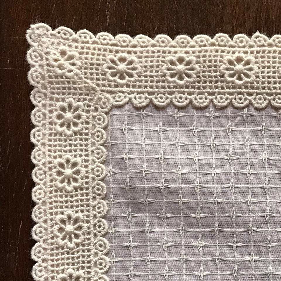 ドイリー 正方形 花瓶敷 ピンク ファブリック レース 刺繍 インテリア雑貨 画像2