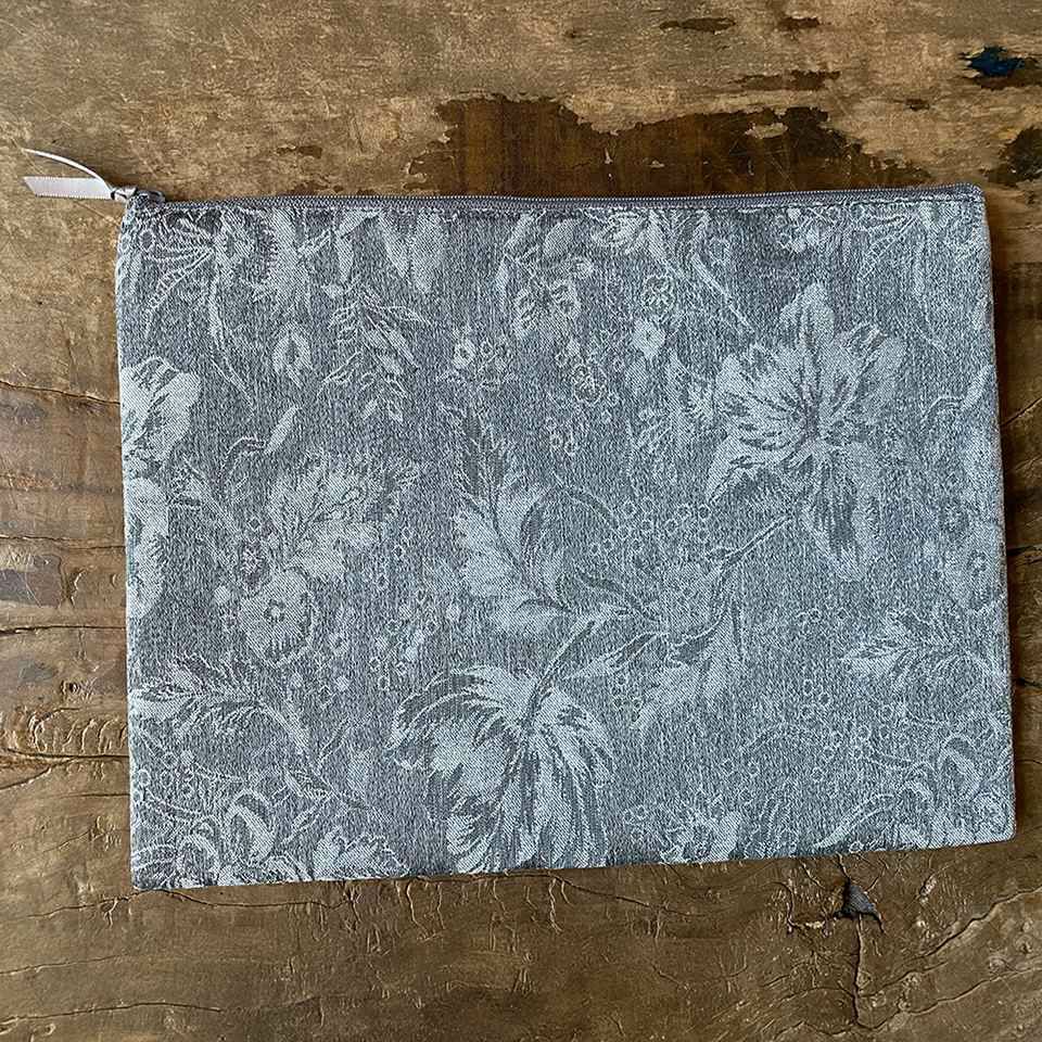 フラットポーチ ジャガード スモーキーブルー 花柄 化粧ポーチ 布製 ファッション雑貨 画像4